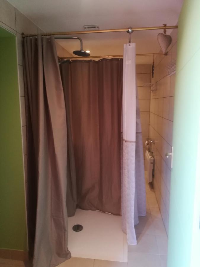 Appartement Avec Jacuzzi Hammam Sauna Privatise Au Rez De Chaussee Ds Maison A Voglans A 2 Kilometres Du Lac Du Bourget En Savoie Entre Chambery Et Aix Les Bains Cure Thermale Pokój zdjęcie