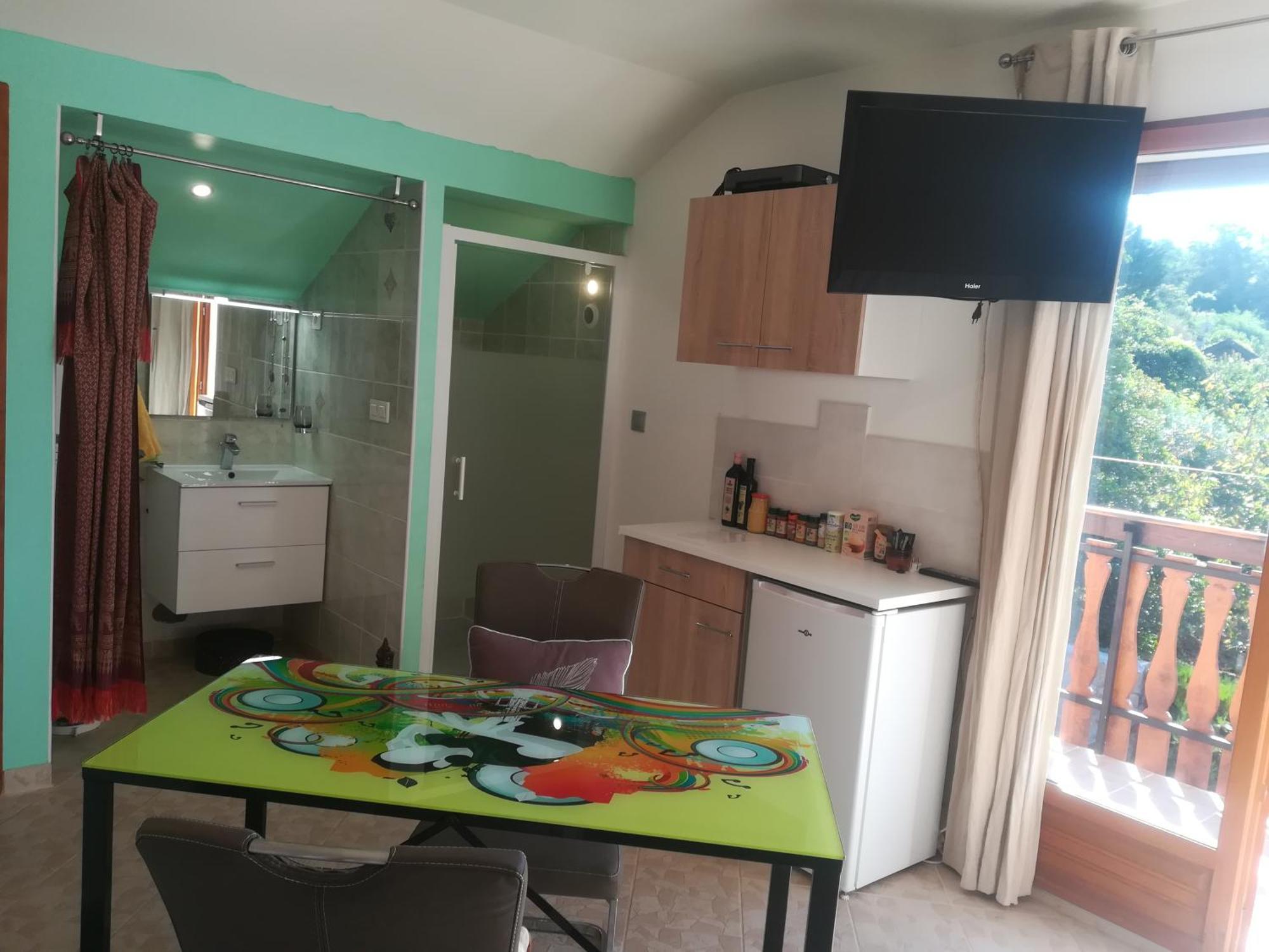 Appartement Avec Jacuzzi Hammam Sauna Privatise Au Rez De Chaussee Ds Maison A Voglans A 2 Kilometres Du Lac Du Bourget En Savoie Entre Chambery Et Aix Les Bains Cure Thermale Pokój zdjęcie