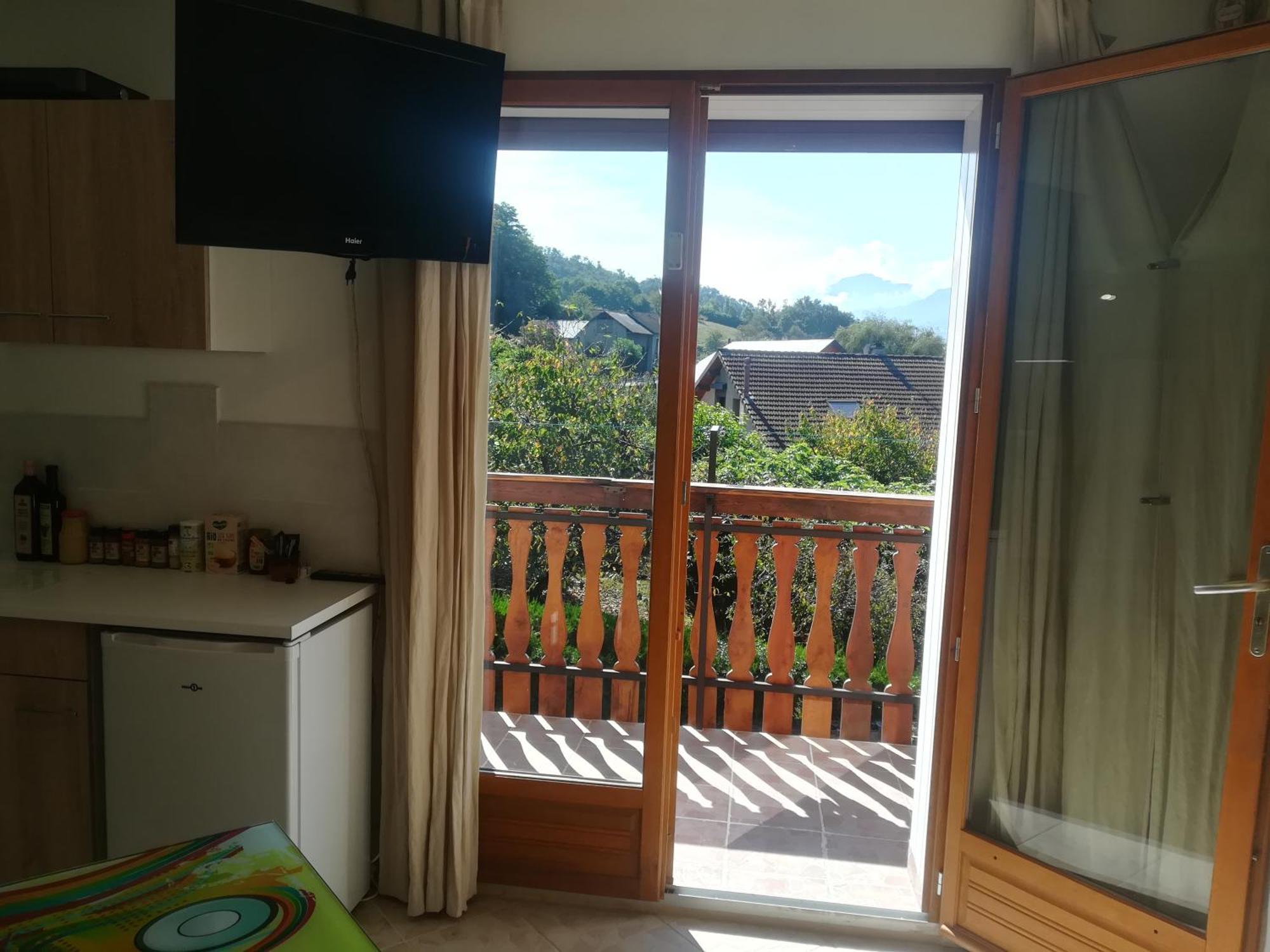 Appartement Avec Jacuzzi Hammam Sauna Privatise Au Rez De Chaussee Ds Maison A Voglans A 2 Kilometres Du Lac Du Bourget En Savoie Entre Chambery Et Aix Les Bains Cure Thermale Pokój zdjęcie